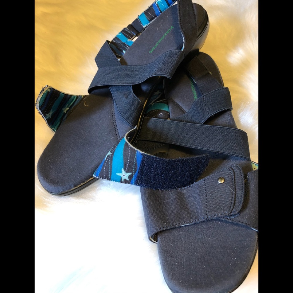 NWOT Easy to Wear, Velcro and Elastic Sandal.
